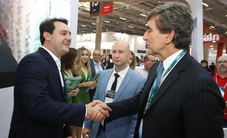 O governador Carlos Massa Ratinho Júnior esteve nesta terça-feira (19) na Intermodal South America 2019, maior feira do setor de logística e comércio exterior da América Latina, onde o Estado está presente com um estande dos Portos do Paraná.  -  São Paulo, 19/03/2019  -  Foto: Rodrigo Félix Leal/ANPr