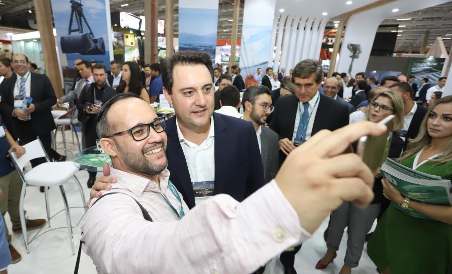 O governador Carlos Massa Ratinho Júnior esteve nesta terça-feira (19) na Intermodal South America 2019, maior feira do setor de logística e comércio exterior da América Latina, onde o Estado está presente com um estande dos Portos do Paraná.  -  São Paulo, 19/03/2019  -  Foto: Rodrigo Félix Leal/ANPr