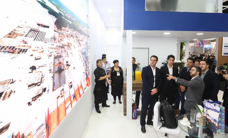 O governador Carlos Massa Ratinho Júnior esteve nesta terça-feira (19) na Intermodal South America 2019, maior feira do setor de logística e comércio exterior da América Latina, onde o Estado está presente com um estande dos Portos do Paraná.  -  São Paulo, 19/03/2019  -  Foto: Rodrigo Félix Leal/ANPr