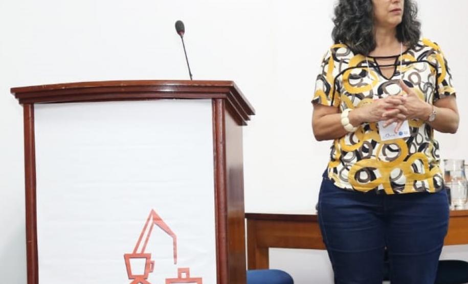 A equipe da Diretoria de Meio Ambiente da Administração dos Portos do Paraná participa, no Porto de Itajaí, em Santa Catarina, do 25º Cooperaportos. O evento termina hoje (22/03), e os profissionais voltam ao Estado com a proposta de que o Porto de Paranaguá sedie a próxima edição do evento, por ser referência nacional em gestão ambiental portuária. Na foto, Maria Luiza Gusmão,  representante da Gerência de Meio Ambiente e Sustentabilidade da Antaq  -  Foto: Paulo Pereira/ Grupo Ambipar