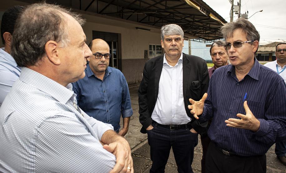 Os Portos do Paraná farão convênio com o Município de Paranaguá para recuperar as vias do entorno do Santuário Estadual de Nossa Senhora do Rocio. A obra visa melhorar o acesso da comunidade local, dos visitantes e peregrinos. O anúncio foi feito nesta terça-feira (27), no salão paroquial do Santuário.   -  Paranaguá, 27/03/2019  -  Foto: Claudio Neves/APPA