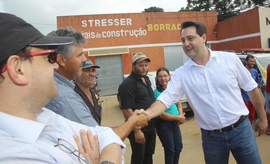 Governador Carlos Massa Ratinho Junior autoriza o início das obras de pavimentação de 9 quilômetros da estrada do Socavão, em Castro. Foto: Jaelson Lucas/ANPr