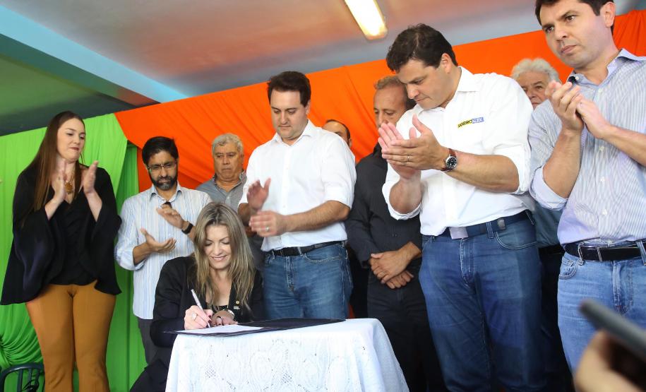 Governador Carlos Massa Ratinho Junior autoriza o início das obras de pavimentação de 9 quilômetros da estrada do Socavão, em Castro. Foto: Jaelson Lucas/ANPr