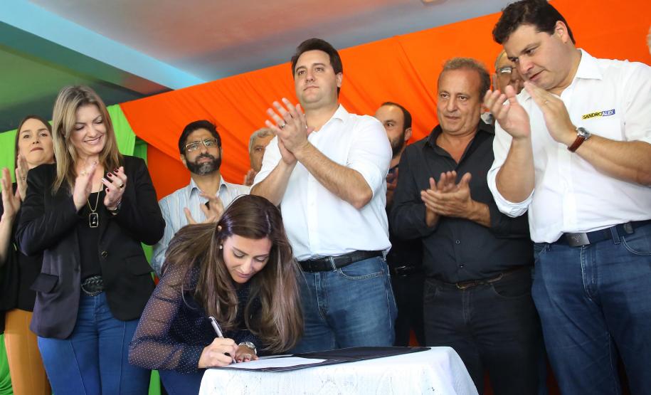 Governador Carlos Massa Ratinho Junior autoriza o início das obras de pavimentação de 9 quilômetros da estrada do Socavão, em Castro. Foto: Jaelson Lucas/ANPr