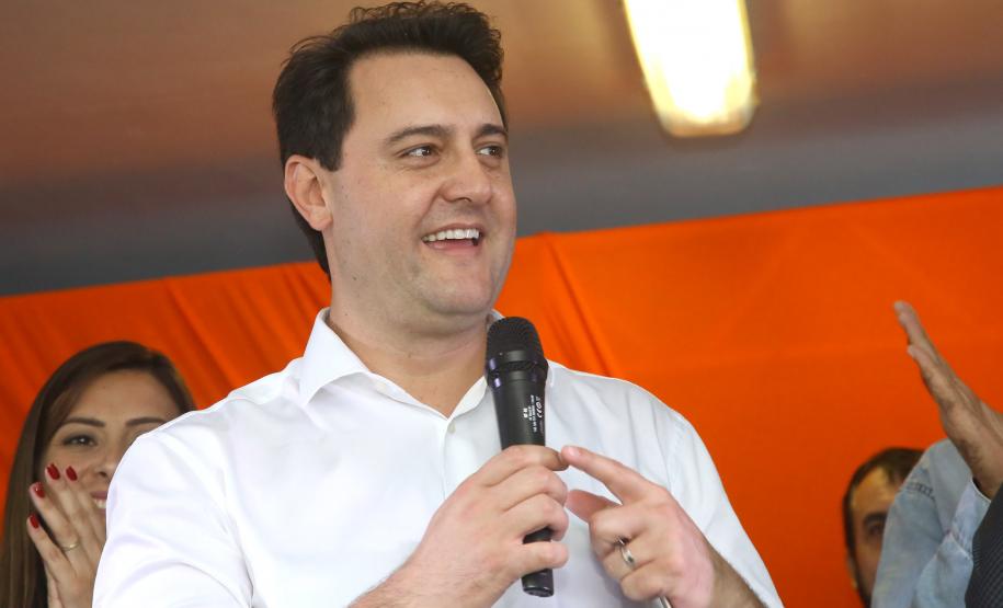 Governador Carlos Massa Ratinho Junior autoriza o início das obras de pavimentação de 9 quilômetros da estrada do Socavão, em Castro. Foto: Jaelson Lucas/ANPr