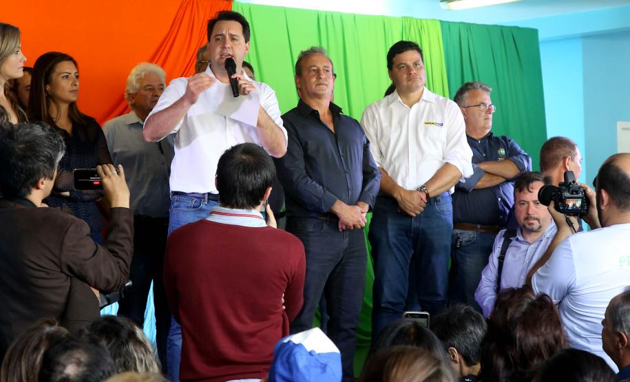 Governador Carlos Massa Ratinho Junior autoriza o início das obras de pavimentação de 9 quilômetros da estrada do Socavão, em Castro. Foto: Jaelson Lucas/ANPr