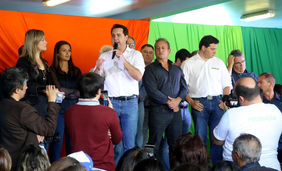 Governador Carlos Massa Ratinho Junior autoriza o início das obras de pavimentação de 9 quilômetros da estrada do Socavão, em Castro. Foto: Jaelson Lucas/ANPr