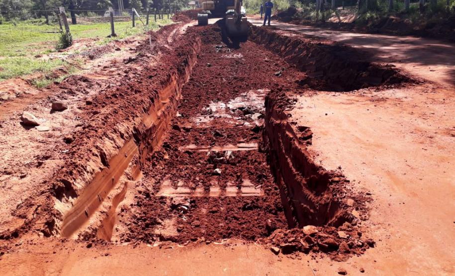 O Departamento de Estradas de Rodagem do Paraná (DER-PR) informa que a PR-576 será totalmente interditada de segunda a quinta-feira (1 a 5/4), do entroncamento com a PR-478, em Porto Rico, até a interseção com a PR-218, em Santa Cruz de Monte Castelo. O tráfego nos 14,1 quilômetros será bloqueado devido à obra em andamento no km 3. A previsão de liberação do trecho é na sexta-feira (6 de abril).  -  Curitiba, 29/03/2019  -  Foto: Divulgação DER