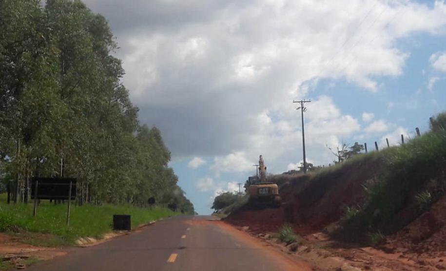 O Departamento de Estradas de Rodagem do Paraná (DER-PR) informa que a PR-576 será totalmente interditada de segunda a quinta-feira (1 a 5/4), do entroncamento com a PR-478, em Porto Rico, até a interseção com a PR-218, em Santa Cruz de Monte Castelo. O tráfego nos 14,1 quilômetros será bloqueado devido à obra em andamento no km 3. A previsão de liberação do trecho é na sexta-feira (6 de abril).  -  Curitiba, 29/03/2019  -  Foto: Divulgação DER