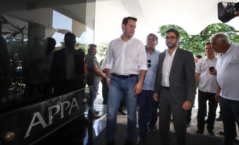 O governador Carlos Massa Ratinho Junior anunciou nesta quarta-feira (3) a contratação do projeto executivo de engenharia para restauração e ampliação de capacidade da Av. Ayrton Senna da Silva, um dos principais acessos ao Porto, no Litoral. A revitalização da via é fundamental para aumentar a capacidade de escoamento das exportações do Estado.  -  Paranaguá, 03/04/2019  -  Foto: Rodrigo Félix Leal/ANPr