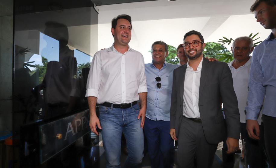 O governador Carlos Massa Ratinho Junior anunciou nesta quarta-feira (3) a contratação do projeto executivo de engenharia para restauração e ampliação de capacidade da Av. Ayrton Senna da Silva, um dos principais acessos ao Porto, no Litoral. A revitalização da via é fundamental para aumentar a capacidade de escoamento das exportações do Estado.  -  Paranaguá, 03/04/2019  -  Foto: Rodrigo Félix Leal/ANPr