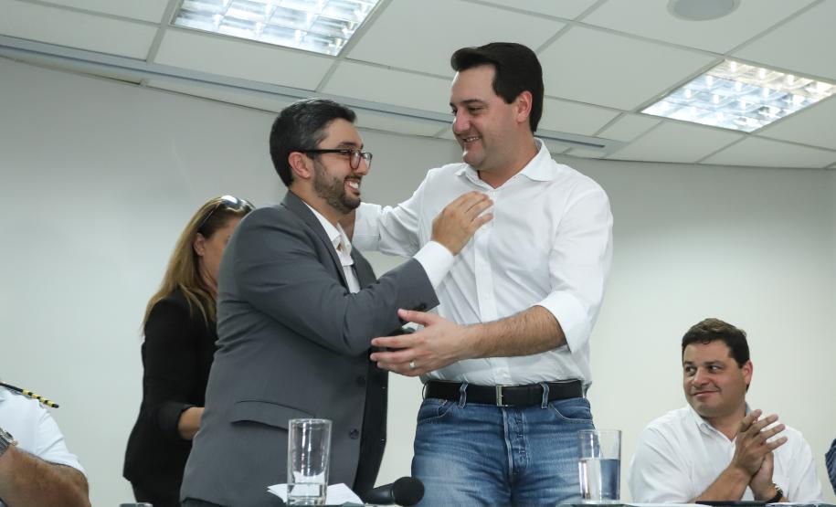 O governador Carlos Massa Ratinho Junior anunciou nesta quarta-feira (3) a contratação do projeto executivo de engenharia para restauração e ampliação de capacidade da Av. Ayrton Senna da Silva, um dos principais acessos ao Porto, no Litoral. A revitalização da via é fundamental para aumentar a capacidade de escoamento das exportações do Estado.  -  Paranaguá, 03/04/2019  -  Foto: Rodrigo Félix Leal/ANPr