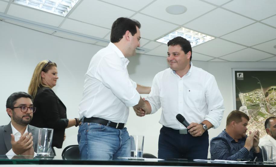 O governador Carlos Massa Ratinho Junior anunciou nesta quarta-feira (3) a contratação do projeto executivo de engenharia para restauração e ampliação de capacidade da Av. Ayrton Senna da Silva, um dos principais acessos ao Porto, no Litoral. A revitalização da via é fundamental para aumentar a capacidade de escoamento das exportações do Estado.  -  Paranaguá, 03/04/2019  -  Foto: Rodrigo Félix Leal/ANPr