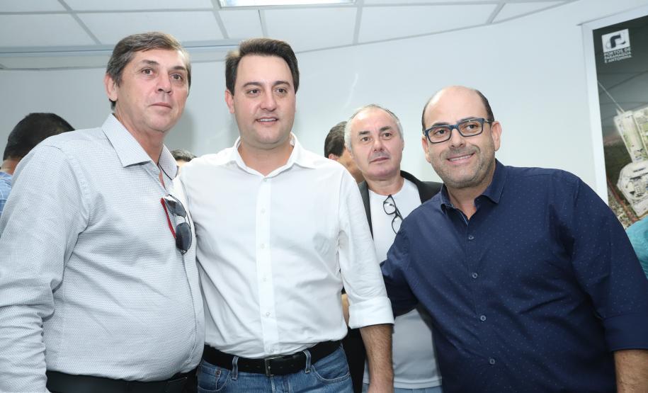 O governador Carlos Massa Ratinho Junior anunciou nesta quarta-feira (3) a contratação do projeto executivo de engenharia para restauração e ampliação de capacidade da Av. Ayrton Senna da Silva, um dos principais acessos ao Porto, no Litoral. A revitalização da via é fundamental para aumentar a capacidade de escoamento das exportações do Estado.  -  Paranaguá, 03/04/2019  -  Foto: Rodrigo Félix Leal/ANPr