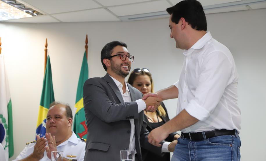 O governador Carlos Massa Ratinho Júnior anuncia medidas para melhoria viária no município de Paranaguá. Foto: José Fernando Ogura/ANPr