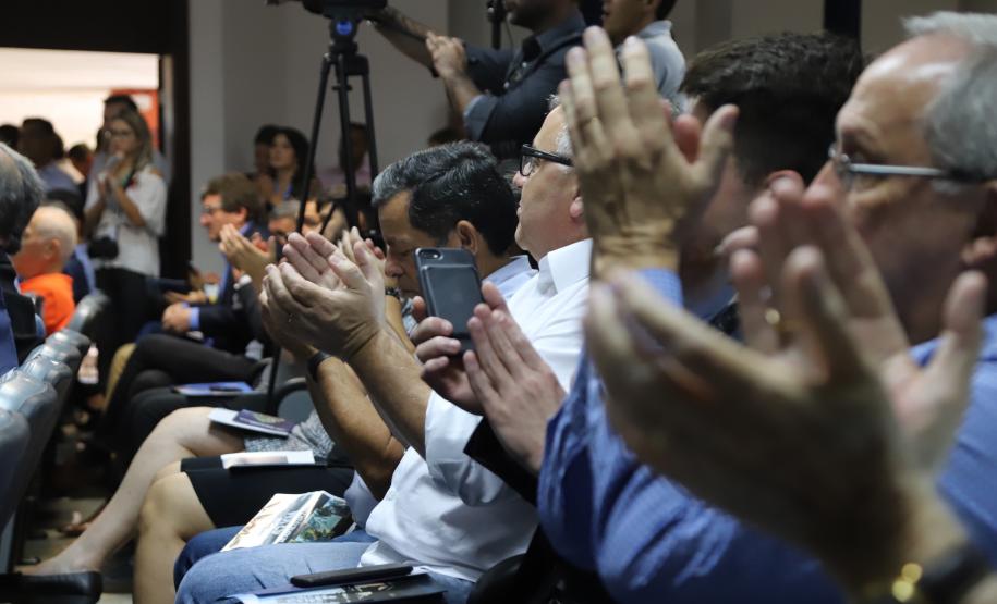 O governador Carlos Massa Ratinho Júnior anuncia medidas para melhoria viária no município de Paranaguá. Foto: José Fernando Ogura/ANPr