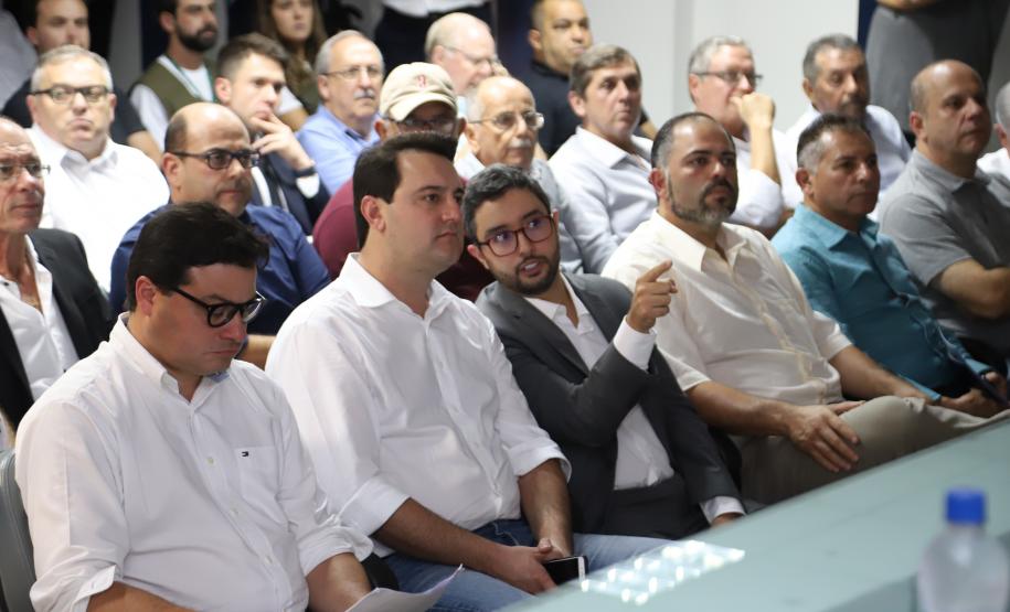 O governador Carlos Massa Ratinho Júnior anuncia medidas para melhoria viária no município de Paranaguá. Foto: José Fernando Ogura/ANPr