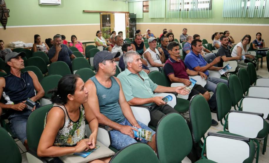 Portos do Paraná promoveram nesta segunda-feira (15), em Antonina, o 3.º Seminário da Pesca no Colégio Estadual Brasilio Machado. 30 pescadores e marisqueiras se reuniram com a equipe da Diretoria de Meio Ambiente para receber o resultado do monitoramento da atividade pesqueira na região.  -  Paranaguá, 15/04/2019  -  Foto: Divulgação APPA