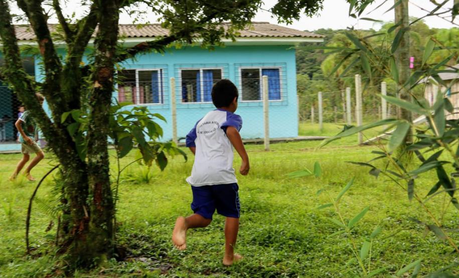 Os Portos do Paraná deram início ao primeiro módulo do Programa de Educação Ambiental de 2019. As atividades com as crianças da rede municipal de 12 comunidades do entorno começaram este mês e serão realizadas a cada bimestre, até novembro. No total, são quase 300 alunos, de 1º a 5º anos, que participam das aulas e momentos lúdicos preparados pelos profissionais. Foto: Claudio Neves/APPA
