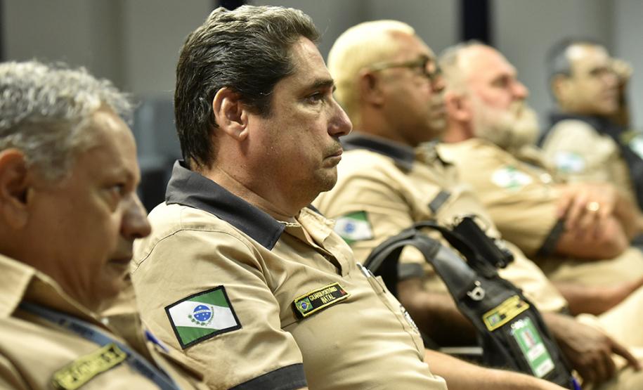 Os Portos do Paraná trabalham constantemente para fortalecer a segurança na região do Porto de Paranaguá. Além da atuação conjunta com Polícia Militar, Polícia Rodoviárias Federal e Estadual e Guarda Municipal, na segurança de caminhões e veículos na entrada da cidade, a Unidade Administrativa de Segurança Portuária (UASP) atua para coibir ações criminosas dentro do cais público. - Paranaguá, 26/04/2019 - Foto: Cláudio Neves/APPA