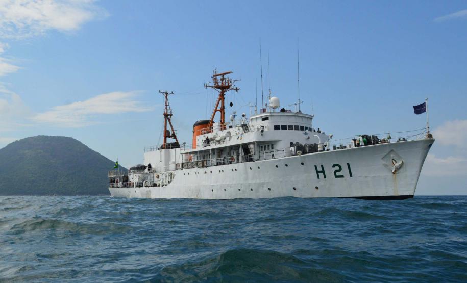 O navio Sirius (H-21), da Marinha do Brasil, está nas proximidades da Barra de Paranaguá para o levantamento hidrográfico que vai permitir a atualização de uma das Cartas Náuticas. Com o dados atualizados, a navegação ficará mais segura na região. Com mais segurança, também existem os ganhos operacionais nos Portos do Paraná. Foto:Divulgação Marinha do Brasil