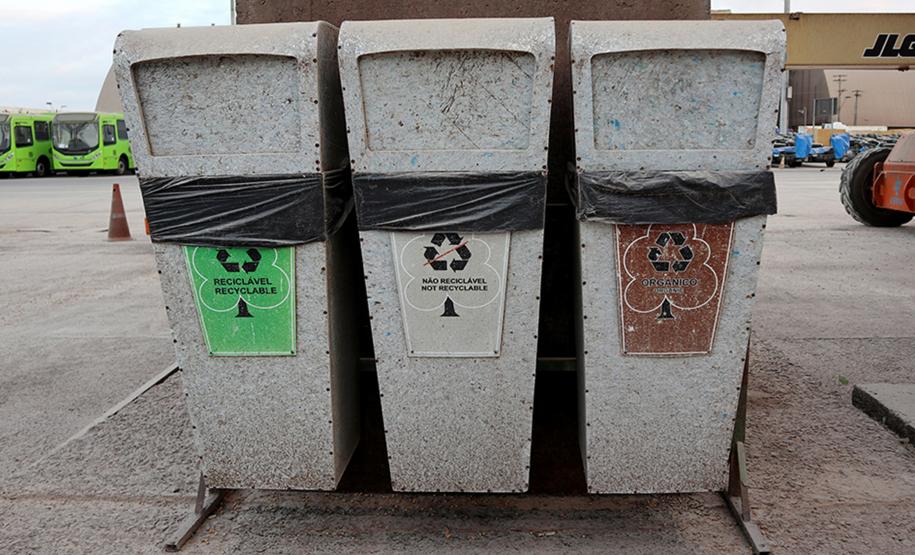 Os Portos do Paraná vão usar a partir deste mês um sistema eletrônico de rastreamento nos veículos que fazem o transporte de caçambas com os resíduos sólidos produzidos no cais, no pátio de triagem e no entorno da área portuária. Foto: Claudio Neves/APPA