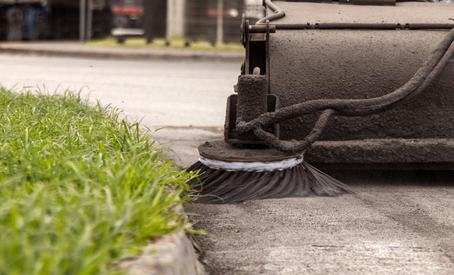Os Portos do Paraná vão usar a partir deste mês um sistema eletrônico de rastreamento nos veículos que fazem o transporte de caçambas com os resíduos sólidos produzidos no cais, no pátio de triagem e no entorno da área portuária. Foto: Claudio Neves/APPA