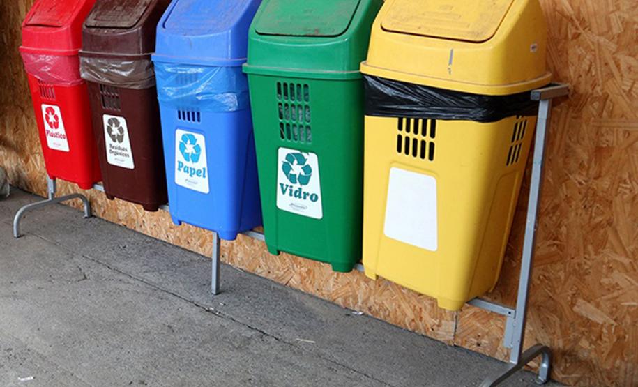 Os Portos do Paraná vão usar a partir deste mês um sistema eletrônico de rastreamento nos veículos que fazem o transporte de caçambas com os resíduos sólidos produzidos no cais, no pátio de triagem e no entorno da área portuária. Foto: Claudio Neves/APPA