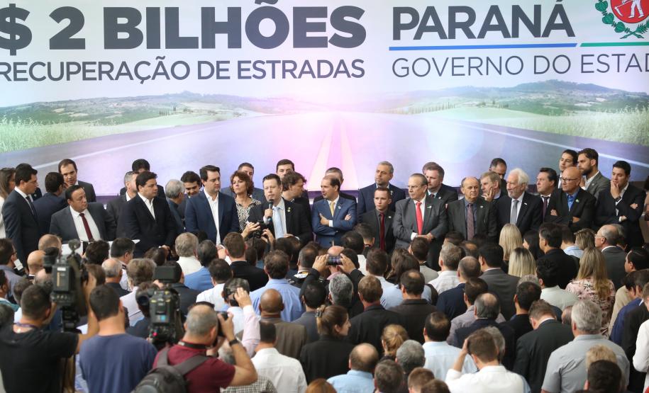 O governador Carlos Massa Ratinho Junior lançou, nesta terça-feira (07), o Programa de Revitalização das Estradas, que vai beneficiar todas as regiões do Paraná. Foto: José Fernando Ogura/ANPr