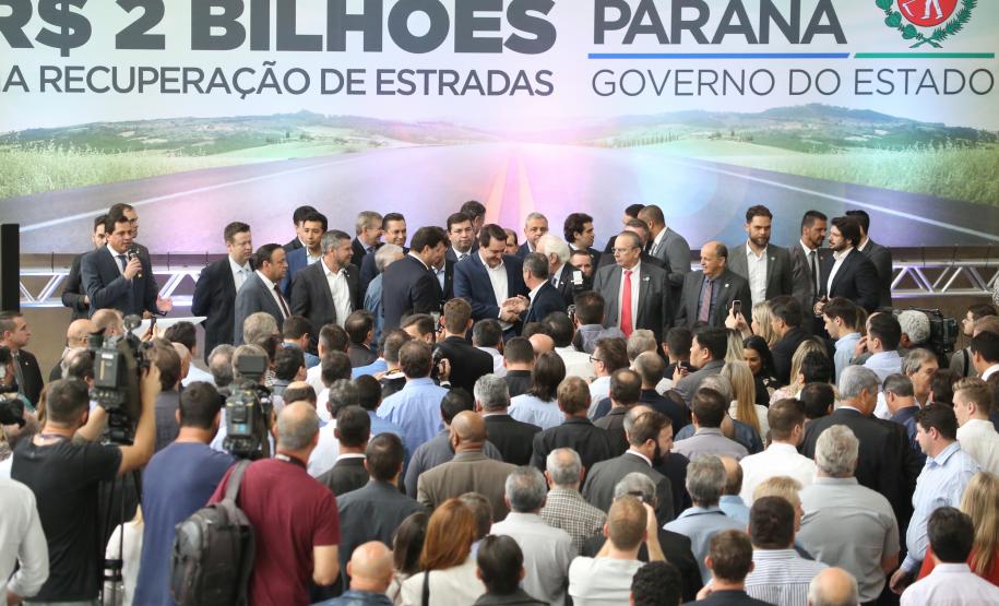 O governador Carlos Massa Ratinho Junior lançou, nesta terça-feira (07), o Programa de Revitalização das Estradas, que vai beneficiar todas as regiões do Paraná. Foto: José Fernando Ogura/ANPr