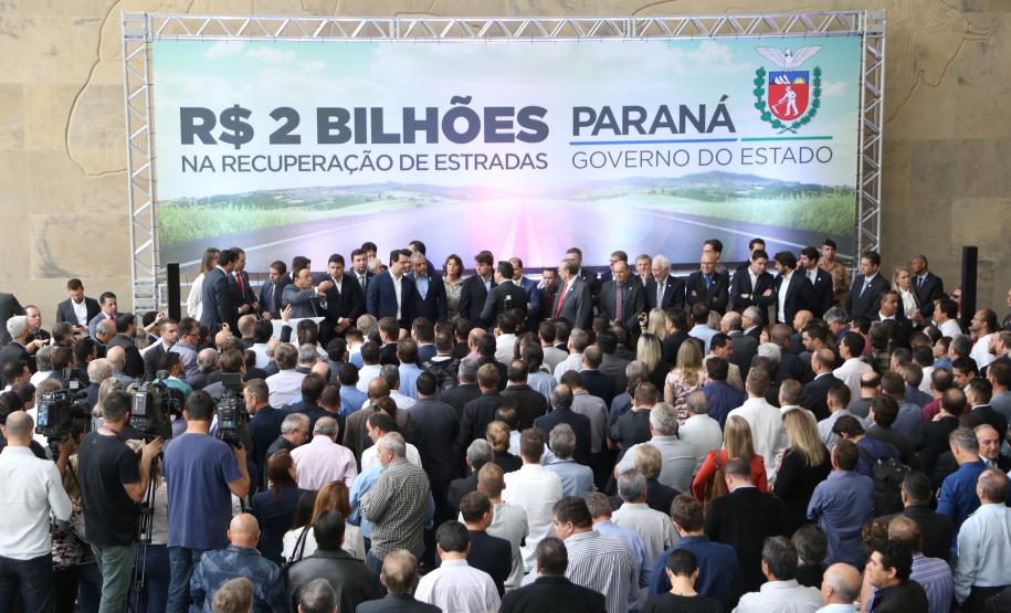 O governador Carlos Massa Ratinho Junior lançou, nesta terça-feira (07), o Programa de Revitalização das Estradas, que vai beneficiar todas as regiões do Paraná. Foto: José Fernando Ogura/ANPr