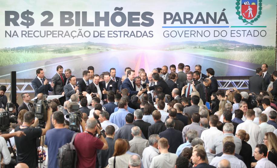 O governador Carlos Massa Ratinho Junior lançou, nesta terça-feira (07), o Programa de Revitalização das Estradas, que vai beneficiar todas as regiões do Paraná. Foto: José Fernando Ogura/ANPr