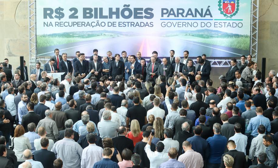 O governador Carlos Massa Ratinho Junior lançou, nesta terça-feira (07), o Programa de Revitalização das Estradas, que vai beneficiar todas as regiões do Paraná. Foto: Rodrigo Felix Leal/ANPr