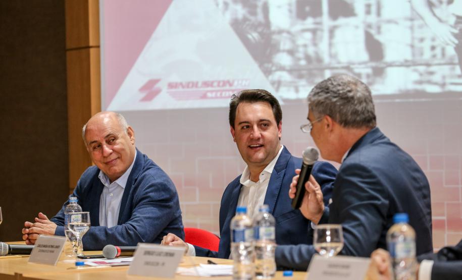 O governador Carlos Massa Ratinho Junior participa de reunião com associados do Sinduscon-PR. Curitiba, 07/05/2019 - Foto: Geraldo Bubniak/ANPr