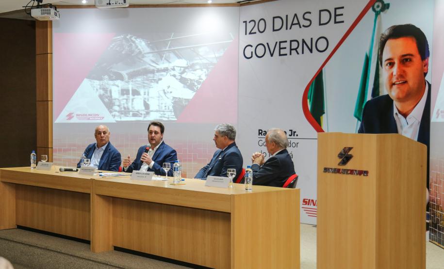 O governador Carlos Massa Ratinho Junior participa de reunião com associados do Sinduscon-PR. Curitiba, 07/05/2019 - Foto: Geraldo Bubniak/ANPr