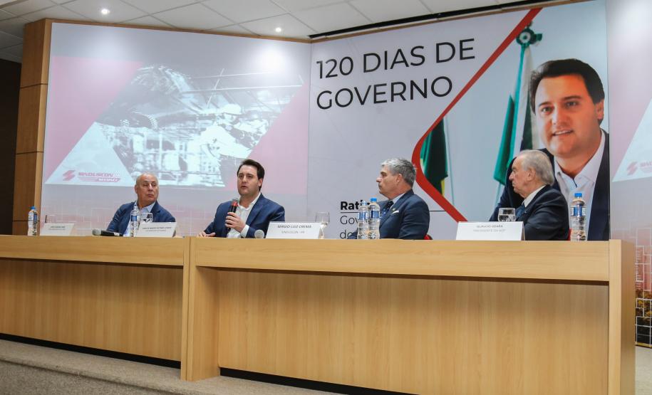 O governador Carlos Massa Ratinho Junior participa de reunião com associados do Sinduscon-PR nesta terça-feira (7) apresentando um balanço dos 120 dias de gestão do Estado. Curitiba, 07/05/2019 - Foto: Geraldo Bubniak/ANPr