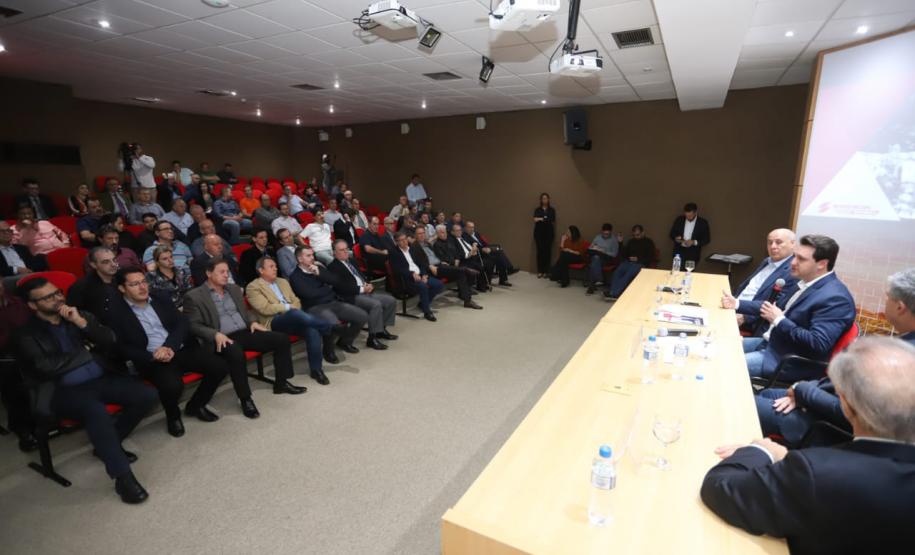 O governador Carlos Massa Ratinho Junior participa de reunião com associados do Sinduscon-PR nesta terça-feira (7) apresentando um balanço dos 120 dias de gestão do Estado. Curitiba, 07/05/2019 - Foto: Rodrigo Felix Leal/ANPr