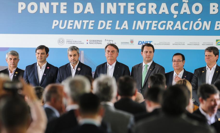 O governador Carlos Massa Ratinho Junior recebe em Foz do Iguaçu, o presidente Jair Bolsonaro e o presidente do Paraguai Mario Abdo Benítez para o lançamento da pedra fundamental da segunda ponte entre Brasil e Paraguai, em cerimônia no Marco das Três Fronteiras, nesta sexta-feira (10). Foz do Iguaçu, 10/05/2019 - Foto: Geraldo Bubniak/ANPr
