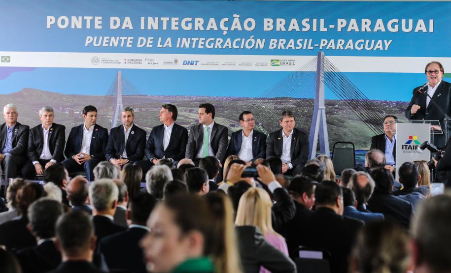 O governador Carlos Massa Ratinho Junior recebe em Foz do Iguaçu, o presidente Jair Bolsonaro e o presidente do Paraguai Mario Abdo Benítez para o lançamento da pedra fundamental da segunda ponte entre Brasil e Paraguai, em cerimônia no Marco das Três Fronteiras, nesta sexta-feira (10). Foz do Iguaçu, 10/05/2019 - Foto: Geraldo Bubniak/ANPr
