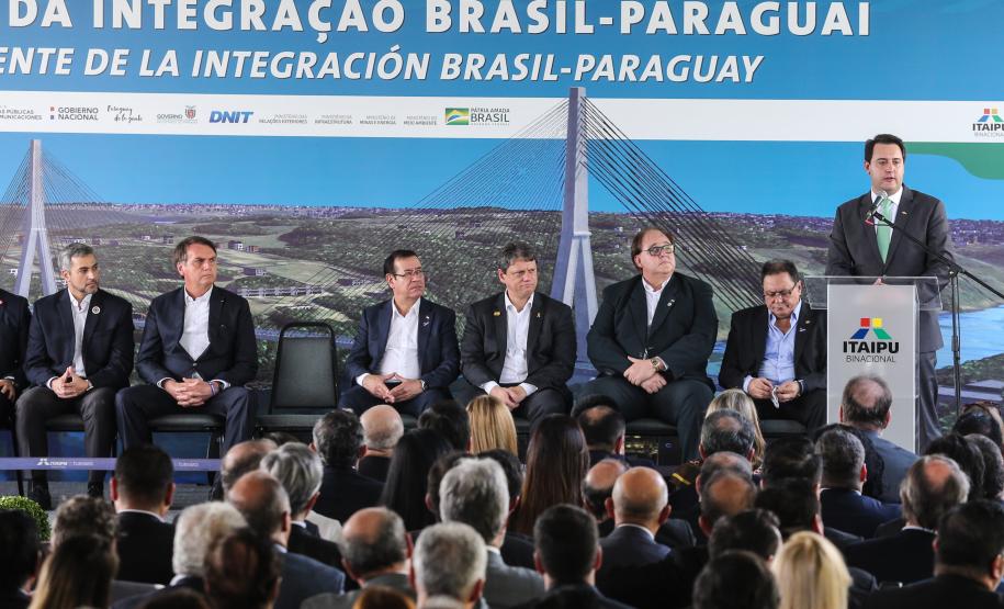 O governador Carlos Massa Ratinho Junior recebe em Foz do Iguaçu, o presidente Jair Bolsonaro e o presidente do Paraguai Mario Abdo Benítez para o lançamento da pedra fundamental da segunda ponte entre Brasil e Paraguai, em cerimônia no Marco das Três Fronteiras, nesta sexta-feira (10). Foz do Iguaçu, 10/05/2019 - Foto: Geraldo Bubniak/ANPr