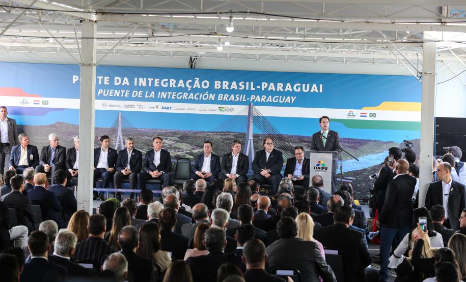 O governador Carlos Massa Ratinho Junior recebe em Foz do Iguaçu, o presidente Jair Bolsonaro e o presidente do Paraguai Mario Abdo Benítez para o lançamento da pedra fundamental da segunda ponte entre Brasil e Paraguai, em cerimônia no Marco das Três Fronteiras, nesta sexta-feira (10). Foz do Iguaçu, 10/05/2019 - Foto: Geraldo Bubniak/ANPr