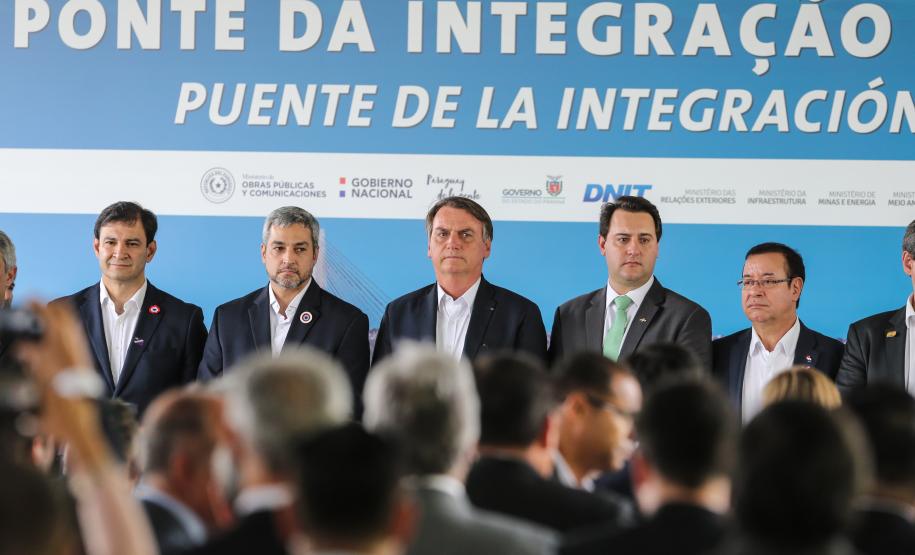 O governador Carlos Massa Ratinho Junior recebe em Foz do Iguaçu, o presidente Jair Bolsonaro e o presidente do Paraguai Mario Abdo Benítez para o lançamento da pedra fundamental da segunda ponte entre Brasil e Paraguai, em cerimônia no Marco das Três Fronteiras, nesta sexta-feira (10). Foz do Iguaçu, 10/05/2019 - Foto: Geraldo Bubniak/ANPr