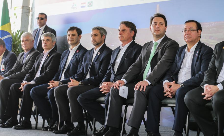 O governador Carlos Massa Ratinho Junior recebe em Foz do Iguaçu, o presidente Jair Bolsonaro e o presidente do Paraguai Mario Abdo Benítez para o lançamento da pedra fundamental da segunda ponte entre Brasil e Paraguai, em cerimônia no Marco das Três Fronteiras, nesta sexta-feira (10). Foz do Iguaçu, 10/05/2019 - Foto: Geraldo Bubniak/ANPr