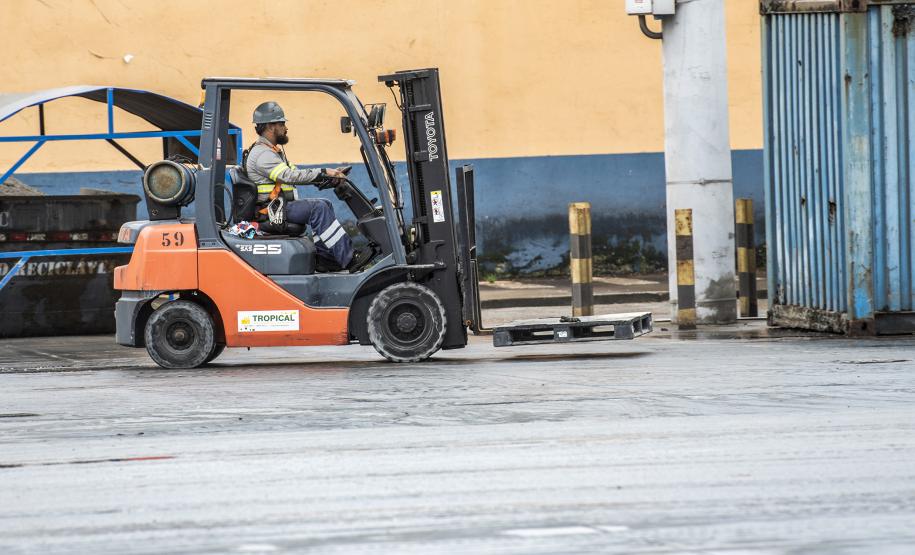 Os Portos do Paraná usam a partir desta segunda-feira (13) uma ferramenta gerencial para identificar o comportamento do trabalhador nas áreas portuárias e relacioná-lo com o potencial de risco de acidentes. É o Índice de Segurança Portuária (ISP), que faz parte do Programa de Prevenção e Redução de Acidentes, Incidentes e Desvios.Foto: Claudio Neves/APPA