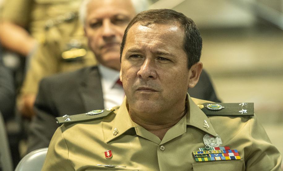 Os Portos do Paraná receberam nesta quinta-feira (23) alunos militares e civis da Escola Superior de Guerra (ESG), do Ministério da Defesa, participantes do Curso de Logística e Mobilização Nacional. Além de assistir a uma palestra sobre as atividades portuárias no Estado, o grupo visitou o cais do Porto de Paranaguá. Foto: Claudio Neves/Appa