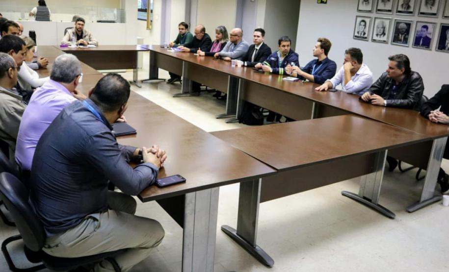 A diretoria-executiva dos Portos do Paraná debateu nesta sexta-feira (31) a retomada de investimentos no Porto de Antonina. Equipes das diretorias de engenharia, meio ambiente, empresarial, administrativa-financeira e jurídica visitaram a sede Barão de Teffé e o Terminal Portuário Ponta do Felix (TPPF). Foto; APPA