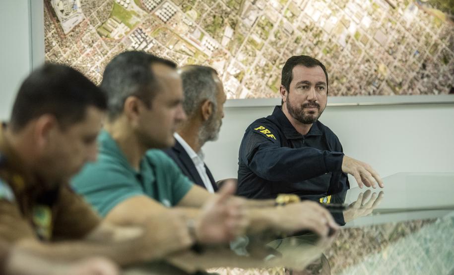 Os roubos de cargas resultados das vazadas, em que criminosos despejam os produtos dos caminhões com destino ao Porto de Paranaguá, diminuíram 80% no último trimestre