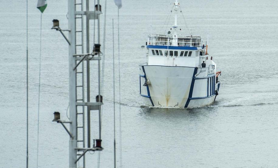 Durante todo o mês de junho, o Porto de Paranaguá vai receber o navio de ensino Ciências do Mar I, da Universidade Federal do Rio Grande do Sul. A embarcação está a serviço dos cursos de Ciências do Mar da Região Sul do Brasil e atenderá alunos do Centro de Estudos do Mar, da Universidade Federal do Paraná (UFPR), e da Universidade Estadual do Oeste do Paraná (Unioeste). Foto: Claudio Neves/APPA