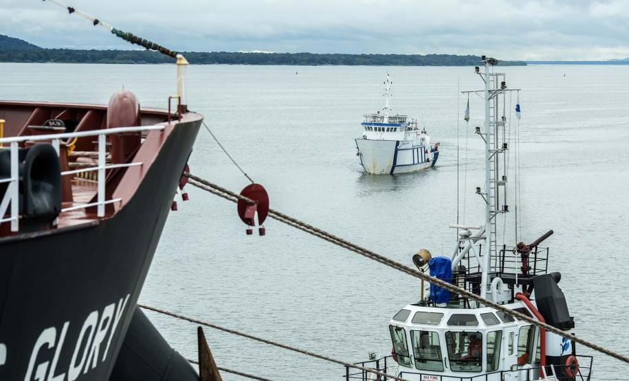 Durante todo o mês de junho, o Porto de Paranaguá vai receber o navio de ensino Ciências do Mar I, da Universidade Federal do Rio Grande do Sul. A embarcação está a serviço dos cursos de Ciências do Mar da Região Sul do Brasil e atenderá alunos do Centro de Estudos do Mar, da Universidade Federal do Paraná (UFPR), e da Universidade Estadual do Oeste do Paraná (Unioeste). Foto: Claudio Neves/APPA