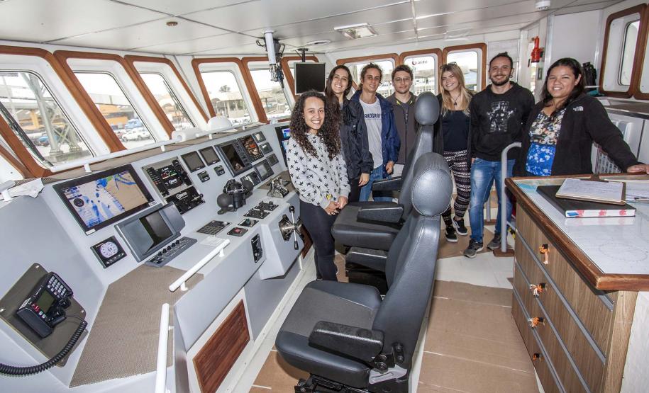 Durante todo o mês de junho, o Porto de Paranaguá vai receber o navio de ensino Ciências do Mar I, da Universidade Federal do Rio Grande do Sul. A embarcação está a serviço dos cursos de Ciências do Mar da Região Sul do Brasil e atenderá alunos do Centro de Estudos do Mar, da Universidade Federal do Paraná (UFPR), e da Universidade Estadual do Oeste do Paraná (Unioeste). Foto: Claudio Neves/APPA